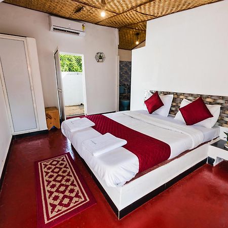 Hotel La Paulo'S Near Beach Resort Morjim Bagian luar foto