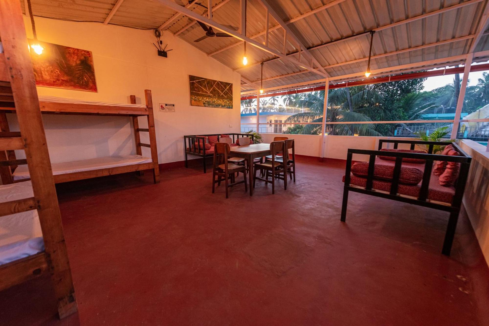Hotel La Paulo'S Near Beach Resort Morjim Bagian luar foto