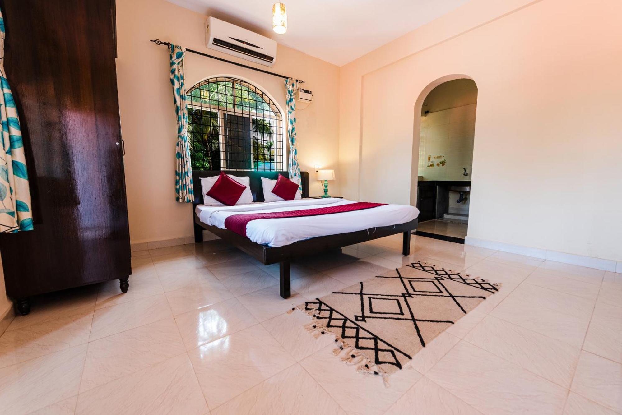 Hotel La Paulo'S Near Beach Resort Morjim Bagian luar foto