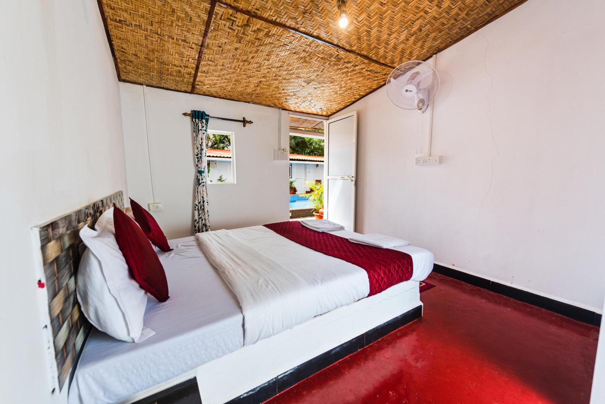 Hotel La Paulo'S Near Beach Resort Morjim Bagian luar foto
