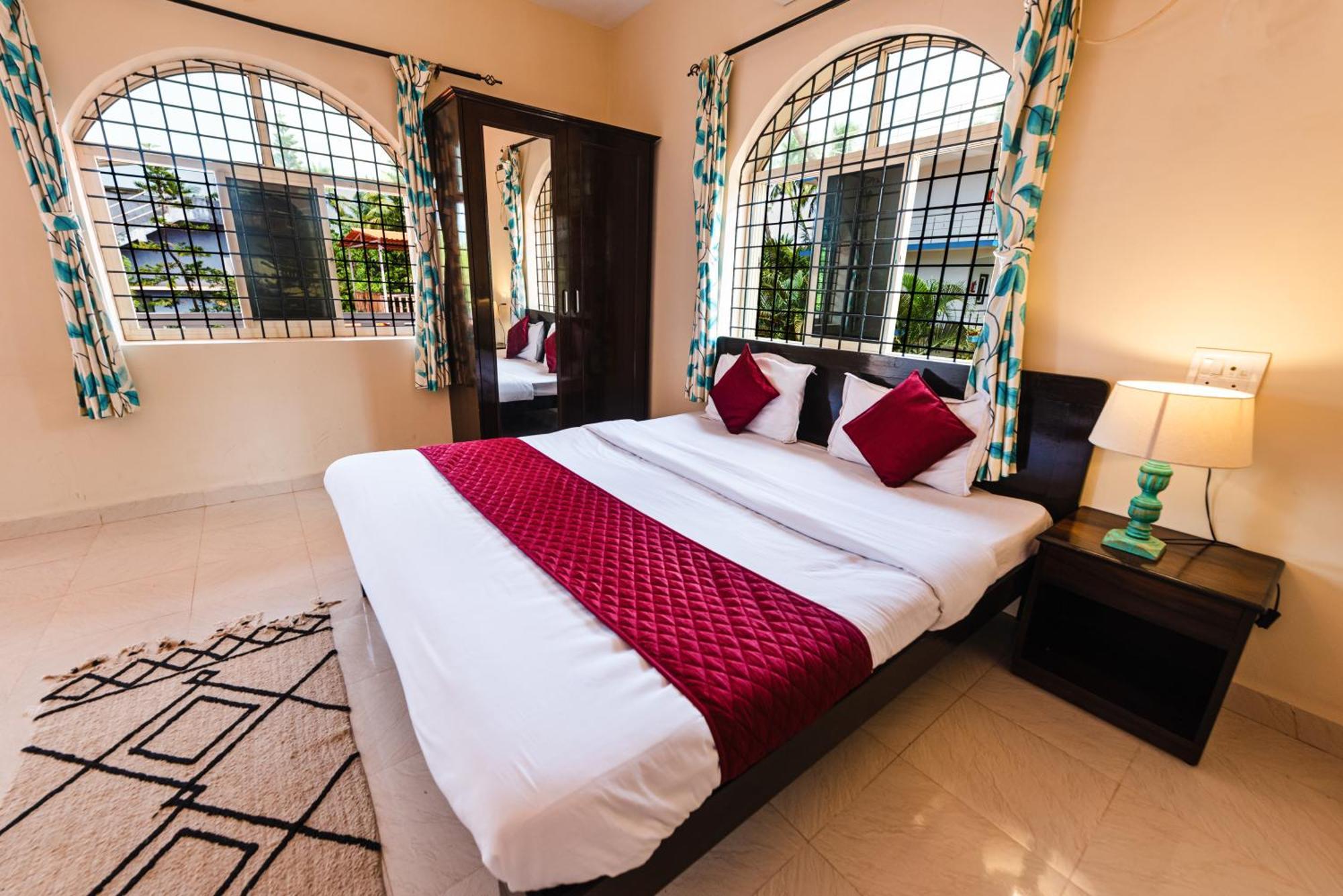 Hotel La Paulo'S Near Beach Resort Morjim Bagian luar foto