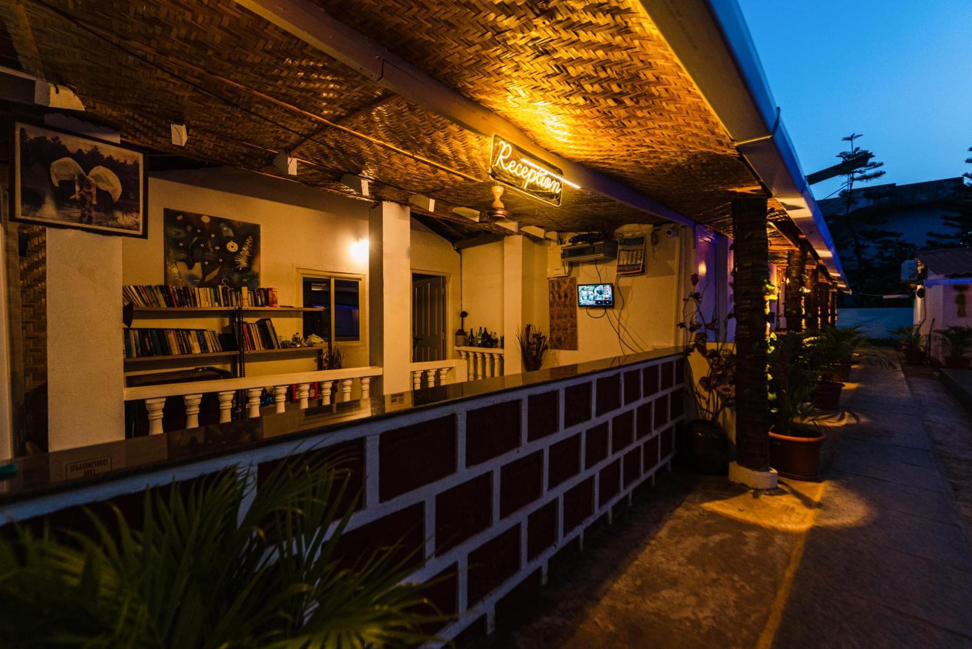 Hotel La Paulo'S Near Beach Resort Morjim Bagian luar foto