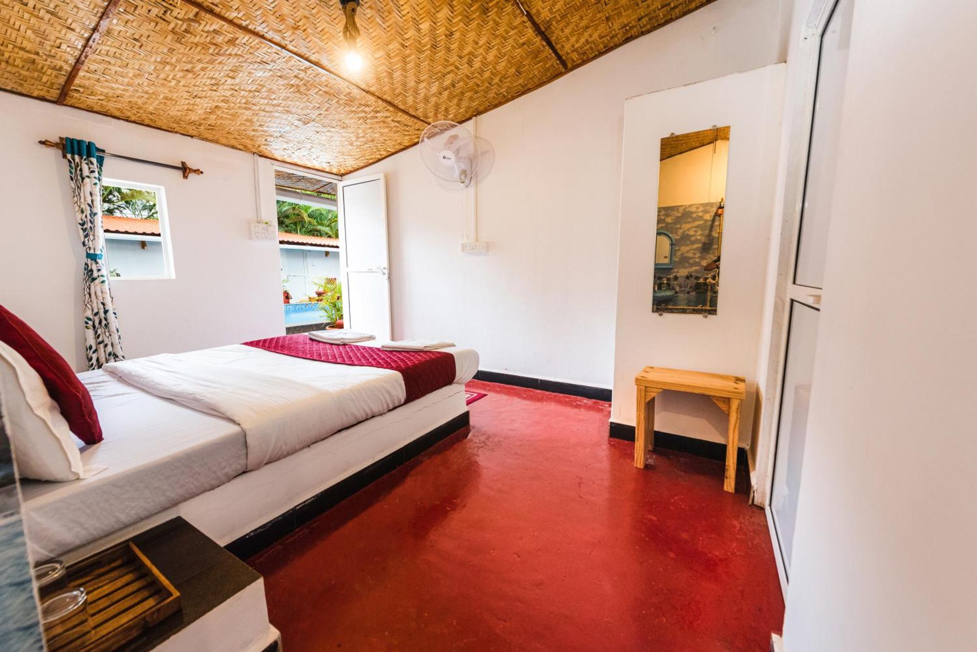 Hotel La Paulo'S Near Beach Resort Morjim Bagian luar foto