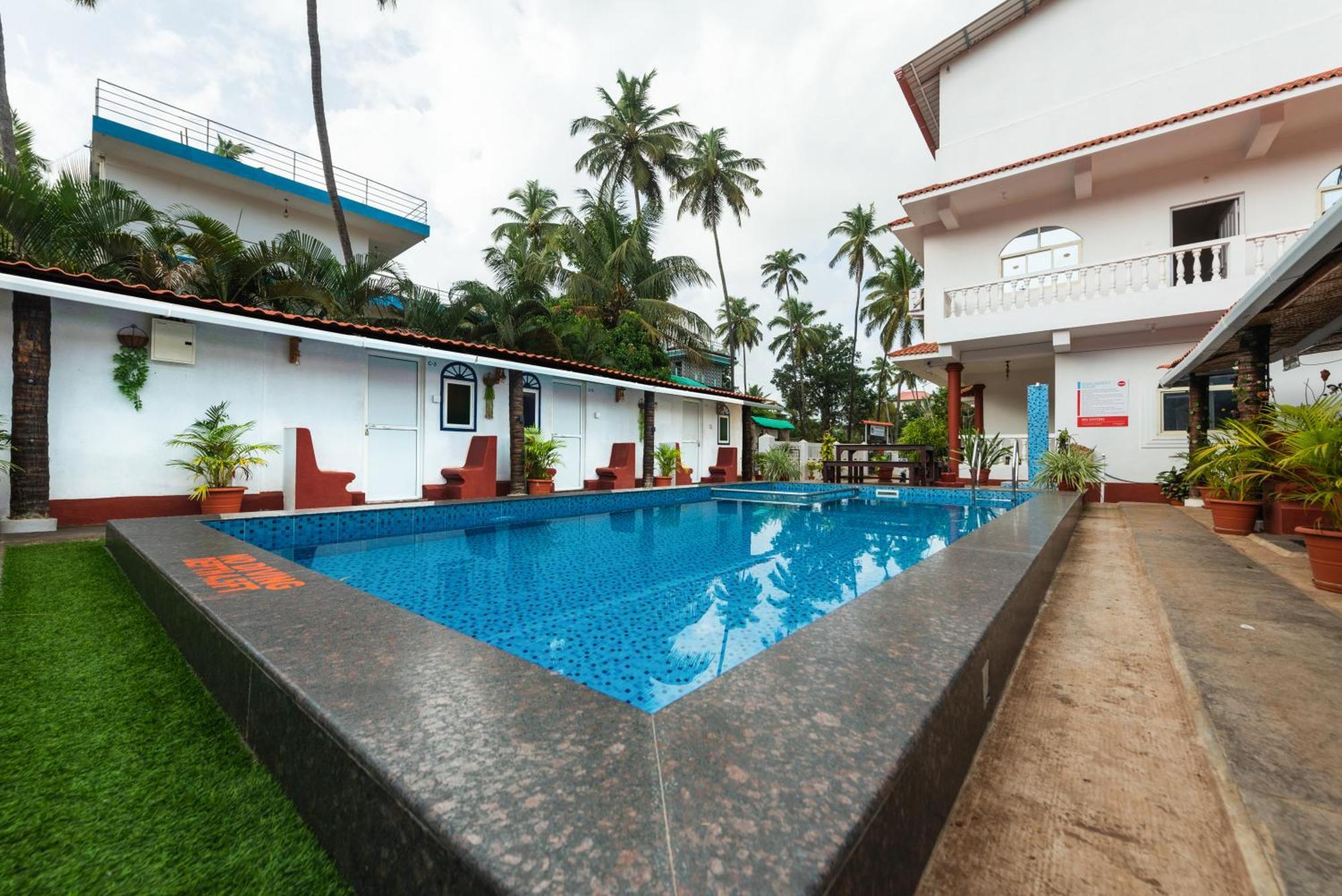 Hotel La Paulo'S Near Beach Resort Morjim Bagian luar foto