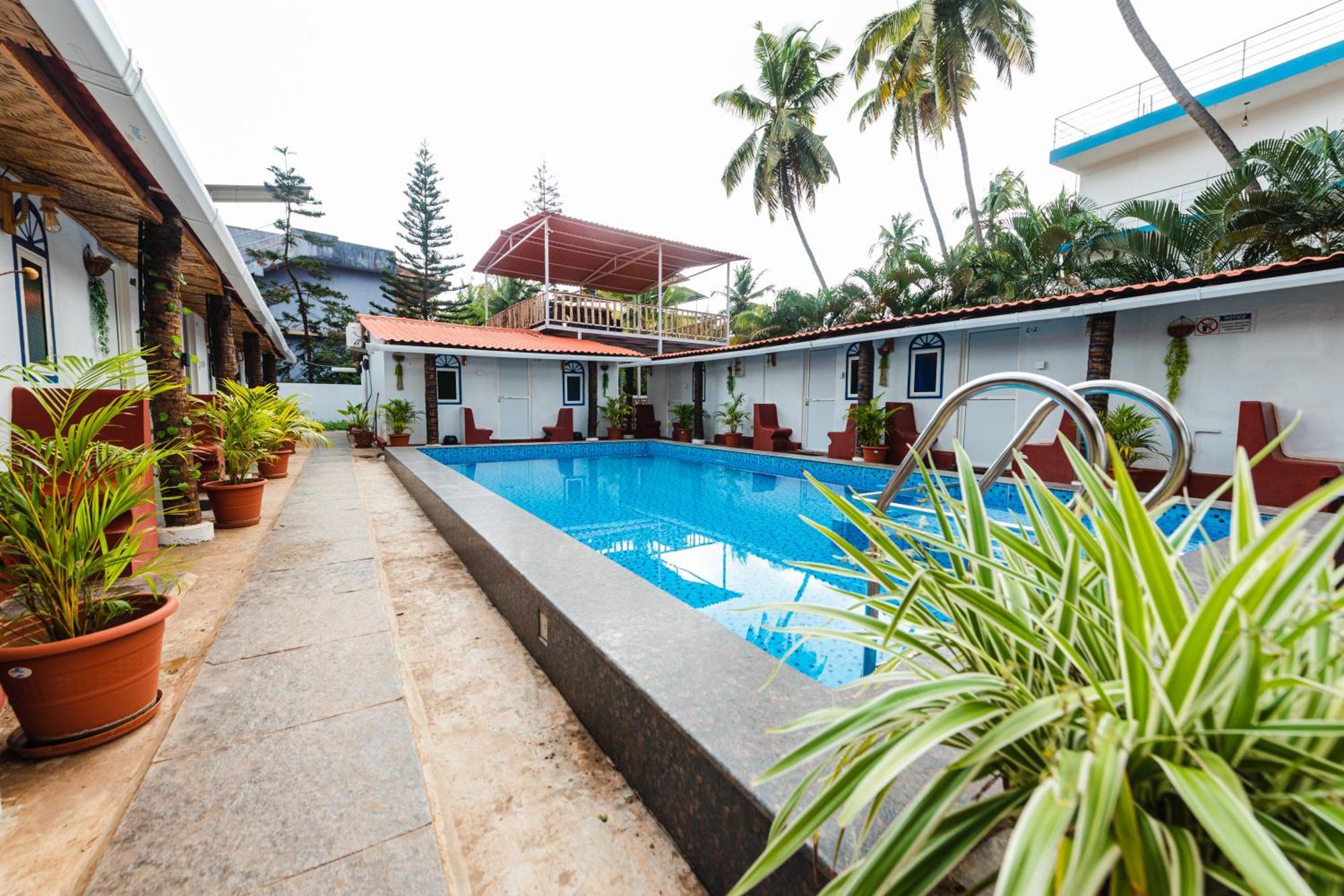 Hotel La Paulo'S Near Beach Resort Morjim Bagian luar foto